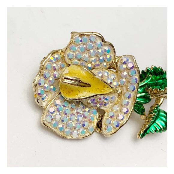 Vintage enamel rose brooch with aurora borealis rhinestone petals - Picture 2 of 11